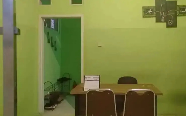 Eulis Hostel Syariah RedPartner