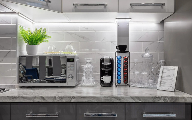 Апартаменты Fishing Vilagge Luxe (Рыбная деревня Люкс) на улице Октябрьская 57