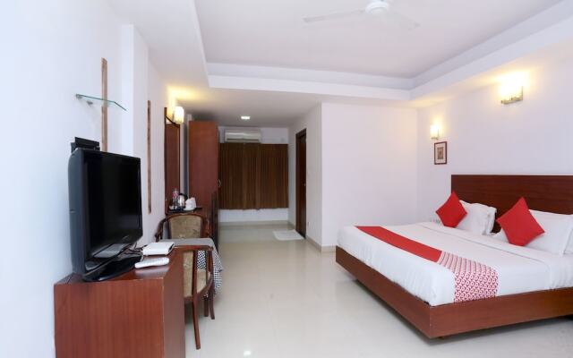 Oyo 15992 Central Hotel