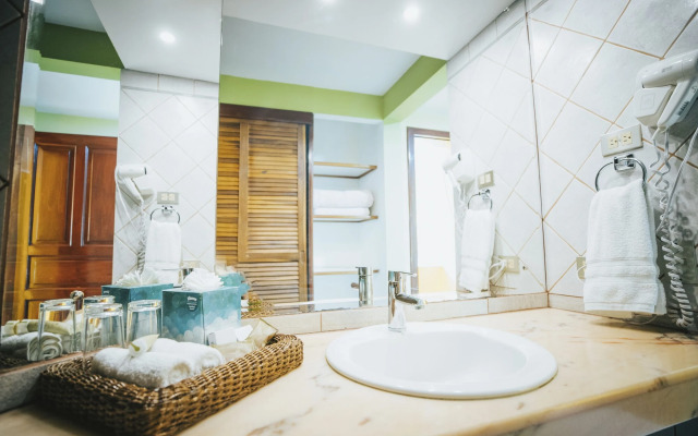 Papagayo Golden Palms Suites & Villas