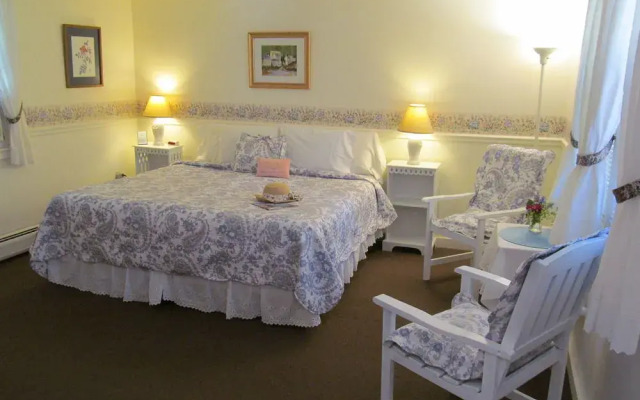 Allen Harbor Breeze Inn & Gardens