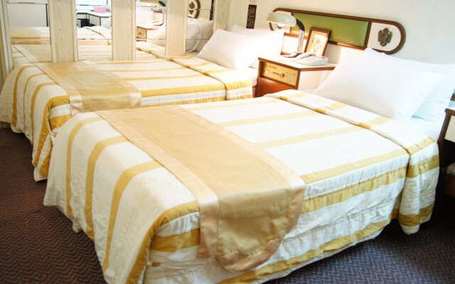 Famouse Hotel