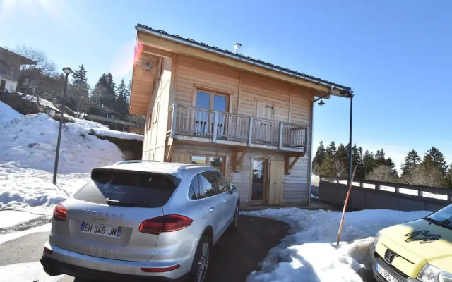 Splendid Chalet in Chamrousse With TV