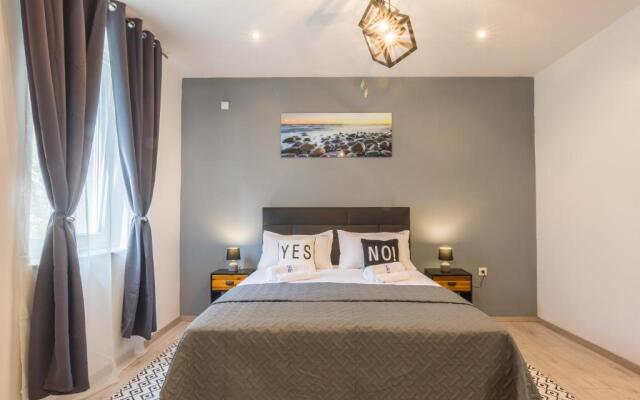 Rooms Sea & Sun with private parking - AE1111