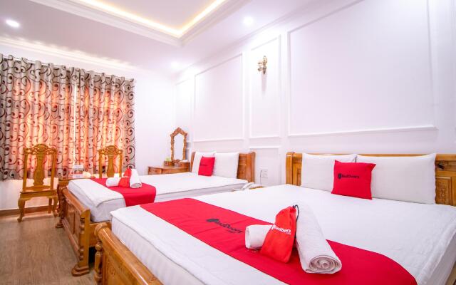 Reddoorz Plus near Phan Xich Long