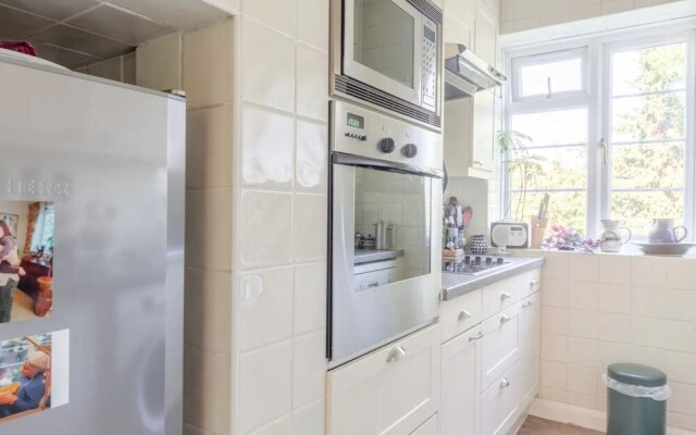 Stylish 2 Bedroom Apartment in Peaceful Richmond