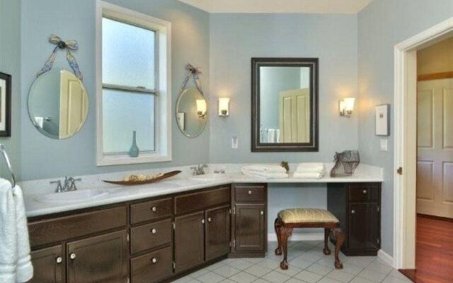 Bay Hill Mansion B and B