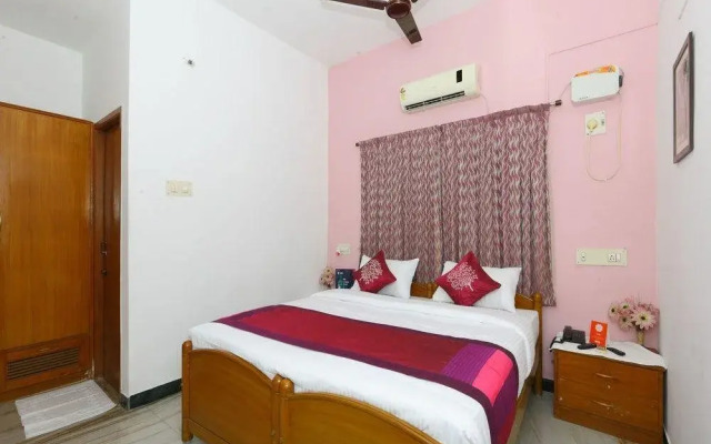 OYO 10018 Hotel AKS Shelter