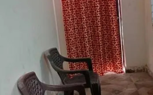 POP Royal Guest House Near GNIDA Office Metro Station