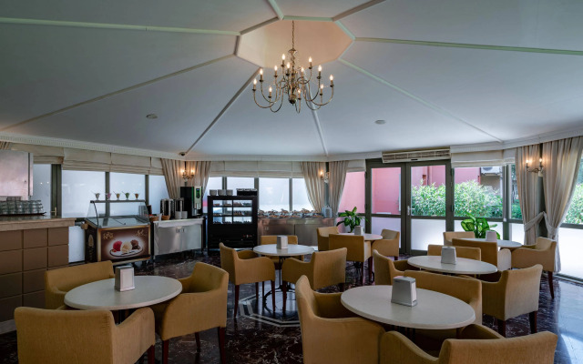 Palmeras Beach Hotel