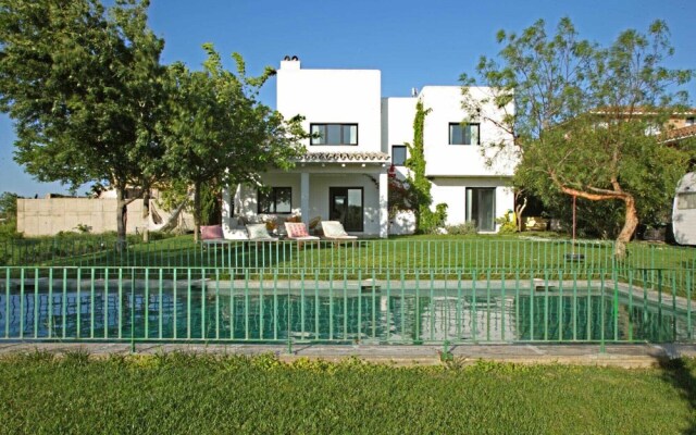 AYO private pool and garden house