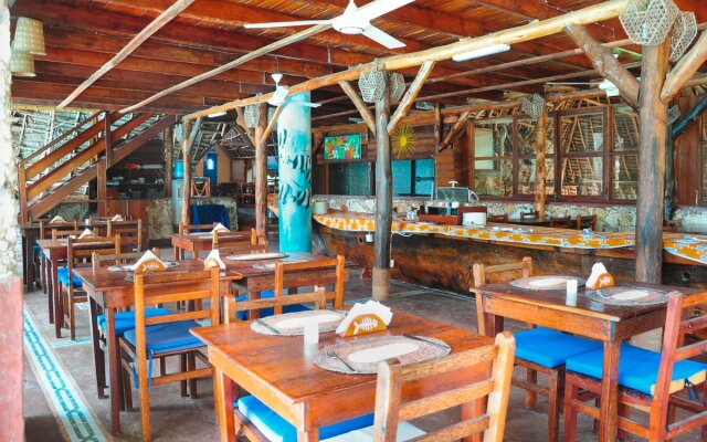 Samaki Lodge