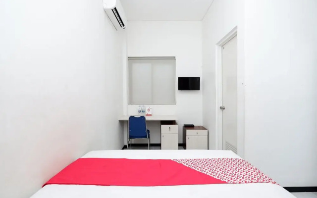 Sunshine Hostel by OYO Rooms