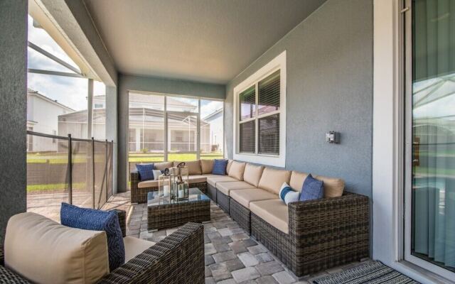 Champions Gate 8 Bedroom Villa by Redawning