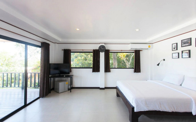 The Reef Hotel & Studios