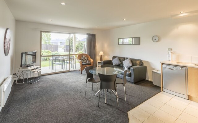 Toodle's Wanaka Luxury with Mountain Views