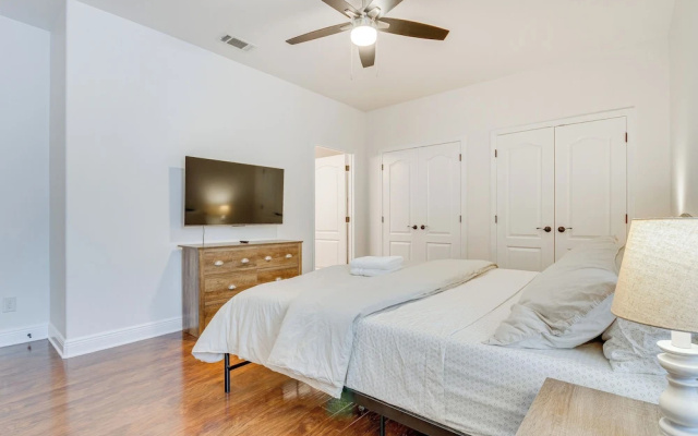 Charming Navarre Townhome: 5 Mi to Beach!
