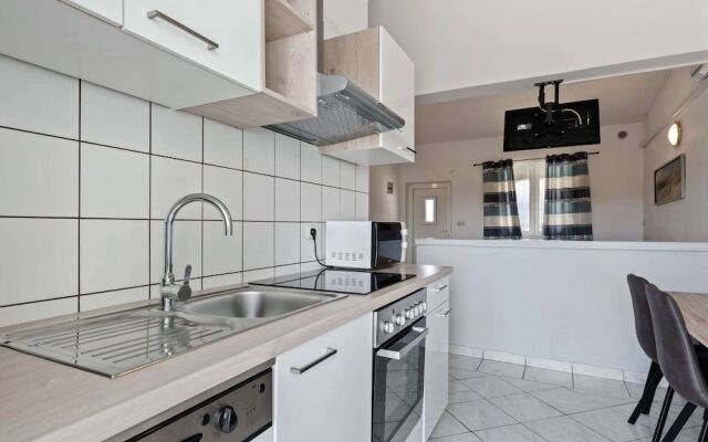 Modern Apartment in Vir With Balcony