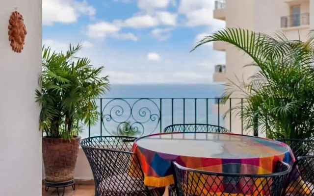 Ocean View 2Br Condo-balcony-beach-pool - 902