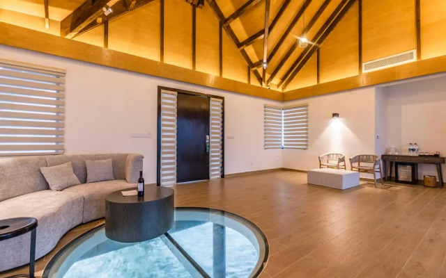 NOOE Maldives Kunaavashi Hotel