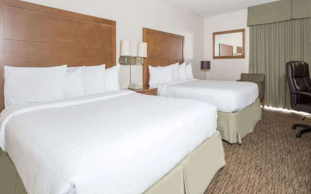 Days Hotel by Wyndham Peoria Glendale Area