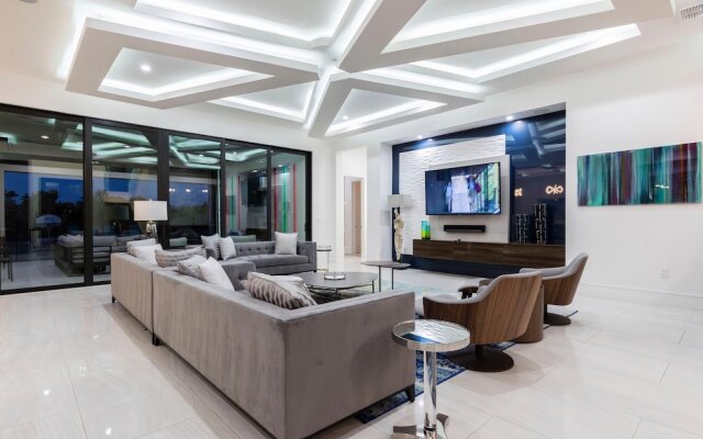 W318: 9 Bed, Avengers, Aladdin, Superhero Arcade