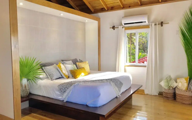 Turtle Beach Sanctuary Utila