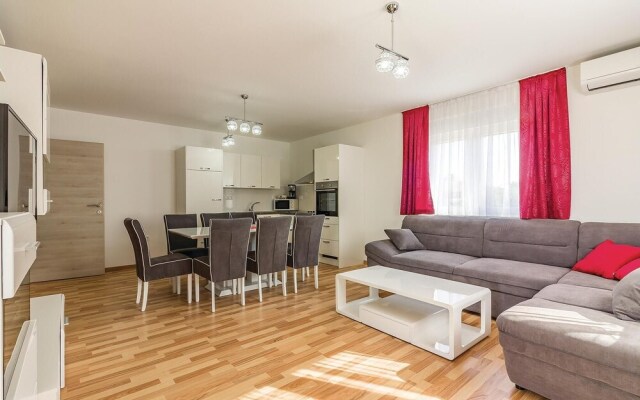 Nice Home in Medulin With Wifi and 3 Bedrooms