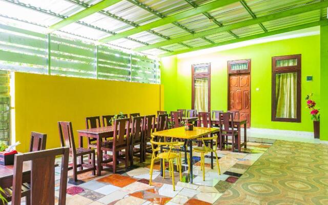 Super OYO 1682 Greenia Hotel