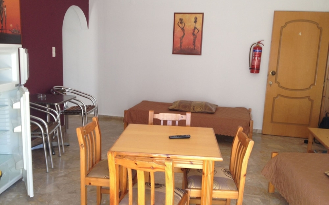 Apartment for 4 With Garden and Partial sea View