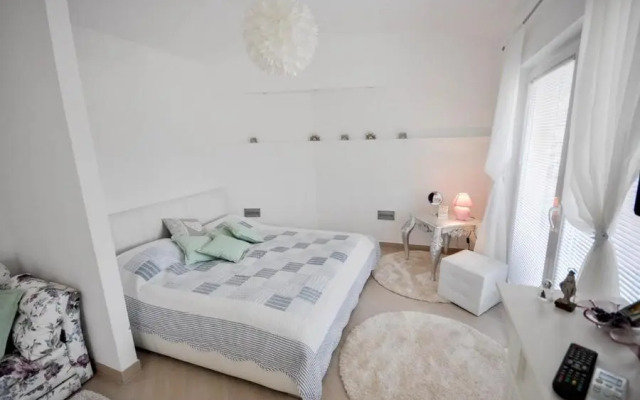 Holiday Home T