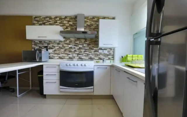 Spacious Condo with Gym & Pool Cancun