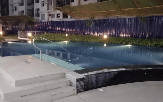 Family freindly 2 bedroom condo at Vine Residences