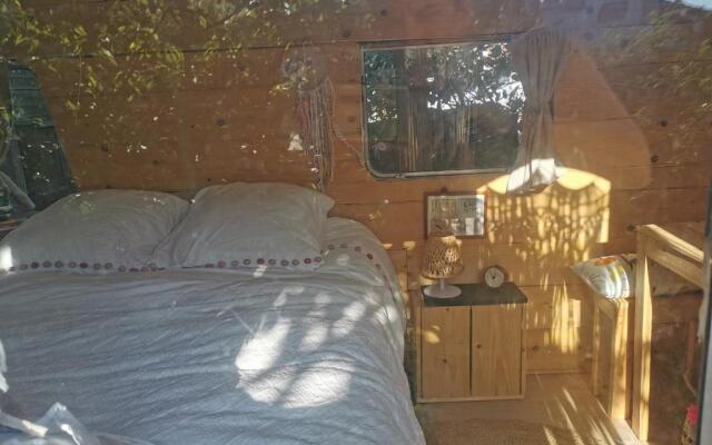 GÎTE AZKENDANTZA 2a6 PERS AVEC CARAVANE INSOLITE