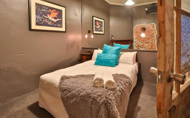 Indulge Apartments - Eighth Street