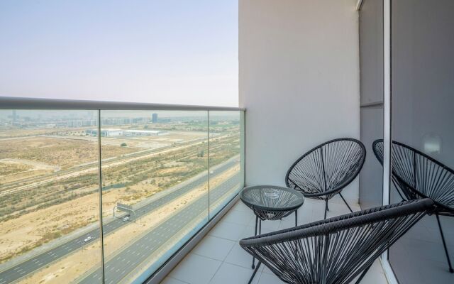 Tanin - Sleek Studio Offering Unobstructed City Views