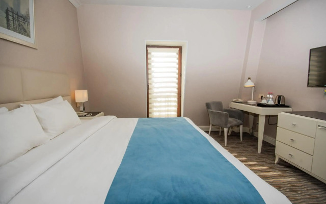 City Avenue Hotel