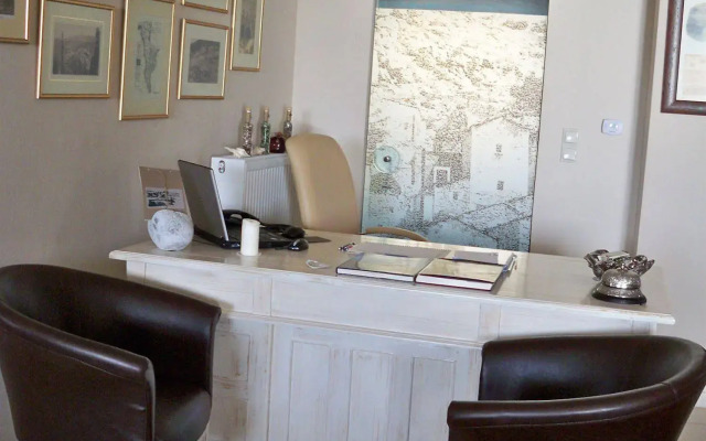 Porto Mani Suites