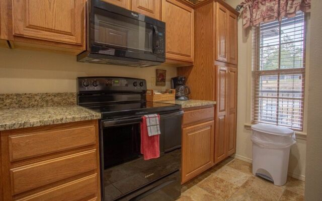 Ozark Comfort 3 Bedroom Condo by RedAwning