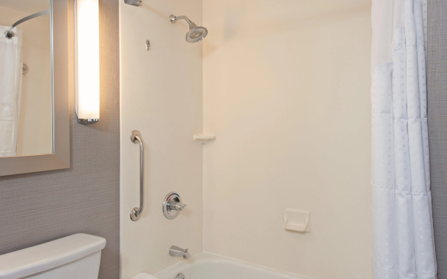 Holiday Inn Express and Suites Fisherman's Wharf by IHG