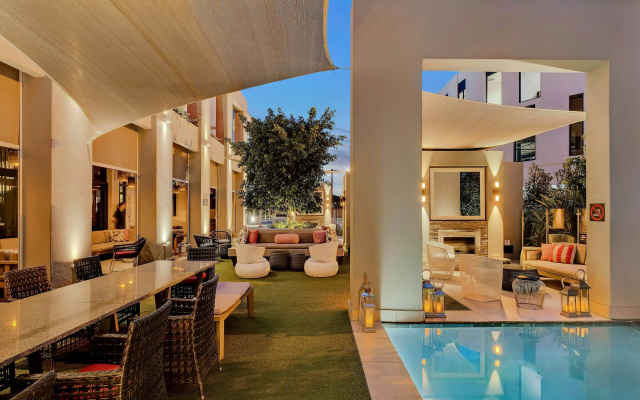 Protea Hotel Fire & Ice by Marriott Pretoria Menlyn - Image 2