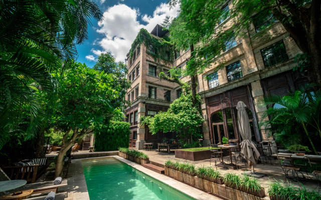 Factoria Hotel