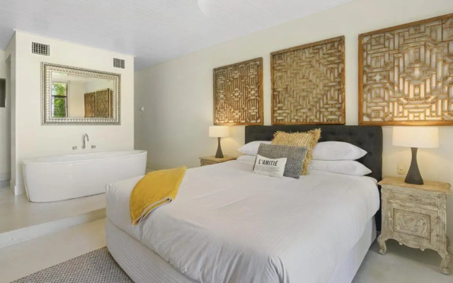 Liapari Beach House