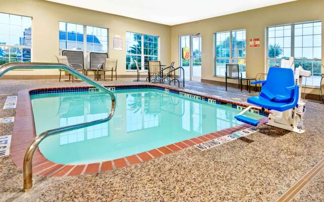 Super 8 by Wyndham San Antonio/Alamodome Area