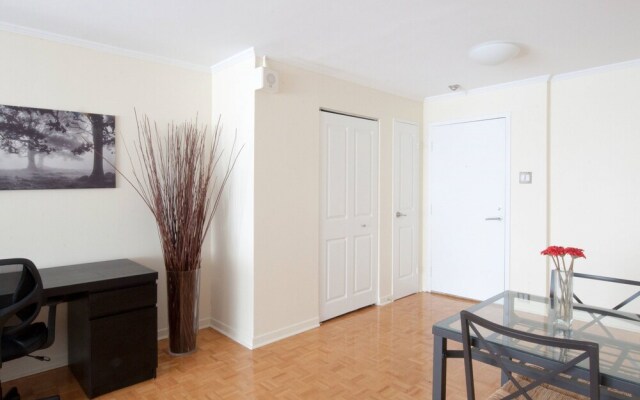 Slick 1BR Right Downtown by Namastay