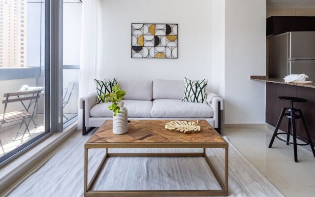 Dashing 1BR Apartment In Dubai Marina