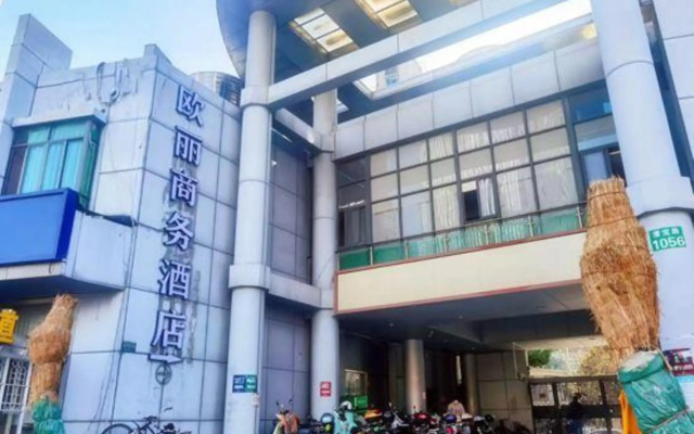 Ouli Business Hotel (Shanghai Luohe Hongmei Road Subway Station)