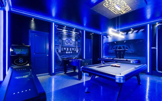 9 Bed 5 Ba Villa with Games, Pool & Spa