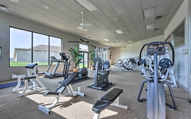 Condo With Lakefront Patio & Community Perks!