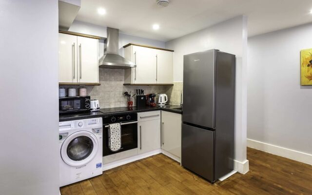 Spacious Clapham Junction Apartment